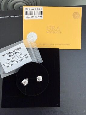 Moissanite 1.0 ct Stud Earrings in Solid Silver 924